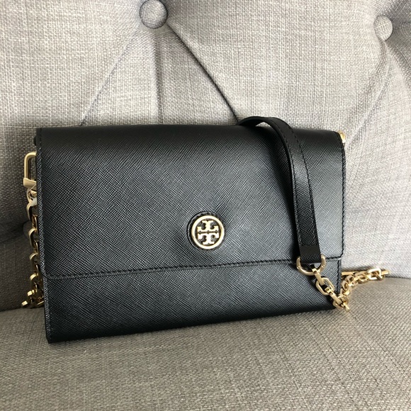 Tory Burch Handbags - Tory Burch Robinson Wallet on a chain